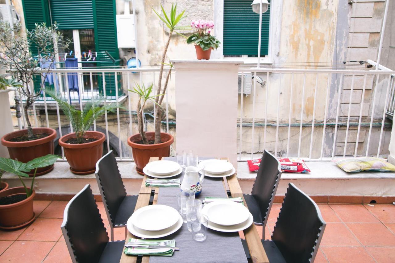 La Casa Del Nespolo, 2 Terrazzi E 2 Bagni In Centro Apartman Nápoly Kültér fotó