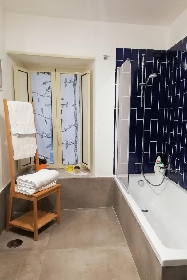 La Casa Del Nespolo, 2 Terrazzi E 2 Bagni In Centro Apartman Nápoly Kültér fotó