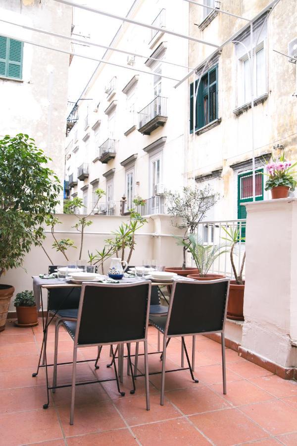 La Casa Del Nespolo, 2 Terrazzi E 2 Bagni In Centro Apartman Nápoly Kültér fotó
