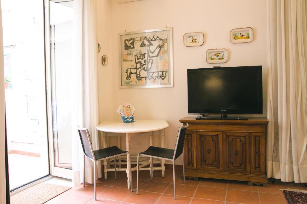 La Casa Del Nespolo, 2 Terrazzi E 2 Bagni In Centro Apartman Nápoly Kültér fotó
